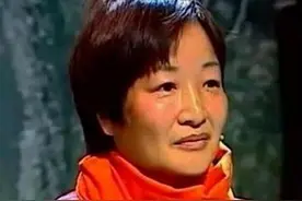 大妈带枕头去鉴宝，想卖掉买房，专家：东西是唐代的，但估价错了图片