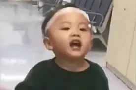 可爱又暖心，双胞胎出院献歌舞感谢医护人员图片