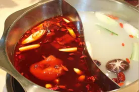 想吃火锅不用去火锅店，老刘秘制汤底配方，学会做给家人吃！视频封面