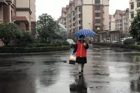 城阳故事·众志成城 | 邴瑞芬——那一抹“志愿红”，温暖你我图片