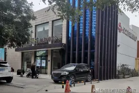保定主城区一楼盘无证销售，开发商称"改造项目不用证" 住建局：不行图片
