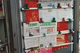 看看哪些报纸杂志，还在顽强地活在报刊亭里。图片