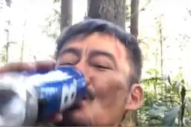 景岗山片场犯酒瘾？片场醉酒醉满脸通红白发沧桑，网友：快别喝了图片