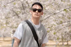 朱舅舅粉丝暴跌，一句“求人存善”被嘲讽，网友斥让小贞母子冤死图片