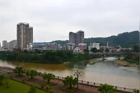 老公考上正式编制，喜悦背后是婚姻危机的导火线？网友：过于现实图片
