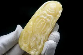 聊聊合成蜜蜡，与天然蜜蜡的不同点，盐水分辨真假蜜蜡还有用吗？图片