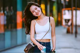 街拍：自信的女人往往能够给人带来一种别样的美丽图片