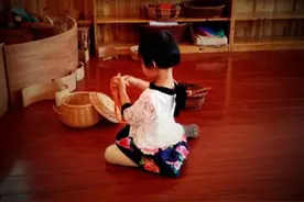 “天天待在家”和“每天溜去玩”的孩子，6岁之后，差距很明显图片