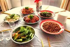 山东人喝酒最寒酸的5道下酒菜，个个不超5元钱，全是老酒鬼的最爱图片