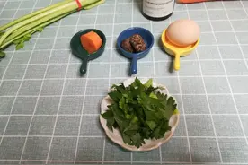 芹菜叶子不要扔！还能这样做宝宝超爱吃，还能补充营养预防便秘图片