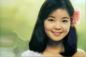 1995年，邓丽君泰国离奇死亡，身边无一亲人，死前痛苦喊“妈妈”图片