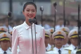 天安门城楼前领诵员冯琳：瘦10斤，曾为酝酿感情参观红船图片
