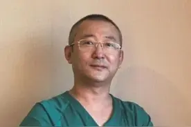 痛心！因一张照片让大家熟知的他，永远闭上了眼睛图片