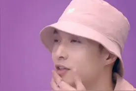 【张艺兴】很遗憾没能和【EXO】的成员们一起……图片