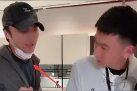 谢霆锋王菲戴同款发箍秀恩爱！网友：够低调图片