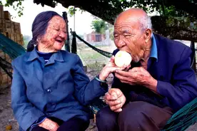 河南一对百岁夫妻，年龄总和破世界纪录！揭开所在县城的独特之处图片