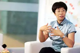 “锄禾日当午”中的“锄禾”，究竟是何意？蒙曼教授差点因此翻车图片