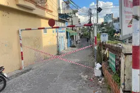 越南一户家庭15人感染新冠，全家齐心居家自我治疗，终战胜病毒图片