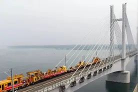 中国这条不载客的铁路：比客运还赚钱，网友称其为“运钞机”图片