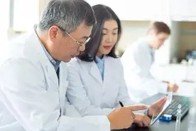 为什么学校不教人赚钱？阴谋论答案实在太洗脑图片
