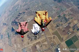 玩翼装飞行的人：全国不超过50个，不是有勇气跳下去就行图片