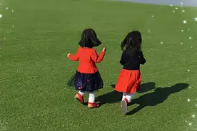 谢娜晒照为女儿庆生，跳跳俏俏一个短发一个长发，两姐妹超有爱图片