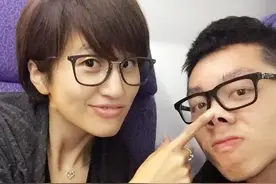 许昕的妻子其实是她，短发清爽也是运动员，但穿得就像个大学生图片