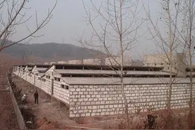 邻居在离我房子不到20米地方建猪圈，地是他家的，我能干涉吗图片