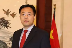 “战狼”外交官赵立坚，面对美方谎言重拳出击，外交官还能这样当图片