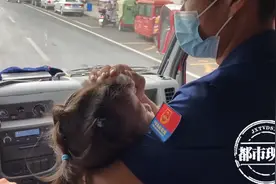 九江：还有10天就生产，孕妇骑车不慎摔倒图片