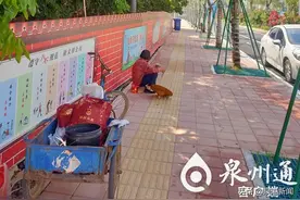 泉港：洒水遇行人秒关水 小细节折射大文明图片