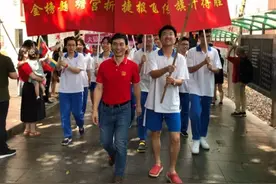 学生683分没考上清华，被父母强迫复读，第二次高考后她崩溃了图片