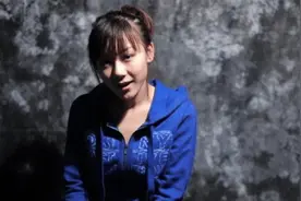 2011年，苏紫紫全裸接受记者采访，并说道："你敢看着我么？"图片