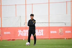 李霄鹏迎来武汉基地首训   黄紫昌领衔新人抢眼图片