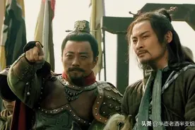 吴用不叫停鲁智深不帮忙，卢俊义和武松死战，谁能活着走出树林？图片