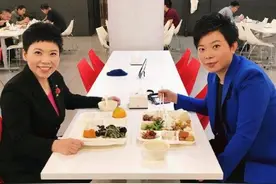 杨影淡出国乒解说，美女高菡成新晋一姐，球迷：专业性还需提升图片