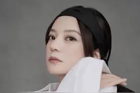 赵薇封面造型曝光 发带造型演绎复古宫廷风图片