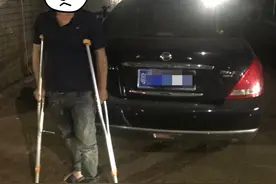 拄着拐杖开车，还酒驾！伦教一司机：我一个脚可以的图片