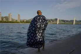 “奥利给大叔”被看见之后图片