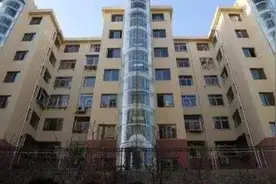 老旧小区装电梯到底该怎么分摊费用，一楼住户能得到多少赔偿图片