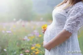 产妇生下孩子半月，上厕所时掉块肉，到医院检查，娘家人痛哭图片
