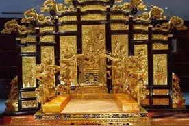 故宫里皇帝的“龙椅”到底是什么材料制成的？说出来之后怕吓死你图片
