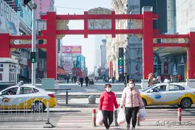 疫情期间沈阳摄影师街头拍摄 记录下市民生活珍贵瞬间图片