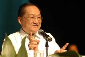 读懂金庸：是新武侠小说一代宗师，更是近代写三角恋纠葛的鼻祖图片