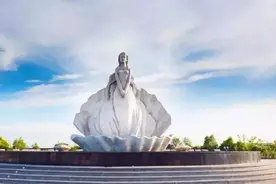 河北很迷人的小岛，被誉为“海上佛国”，这里有很多粉色房子图片