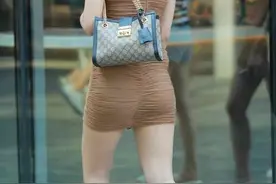街拍：口罩美女图片