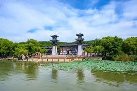 无锡影视基地旅游不可错过的项目：乘古战船游太湖，领略太湖风光图片