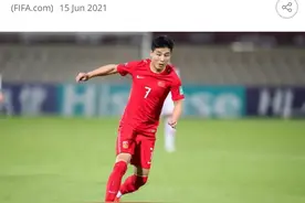 武磊成FIFA官网封面人物，比肩女足王霜，美联社：国足复制2002？图片