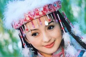 “香妃”离世20年，家庭破碎，爸爸哥哥相继去世，母亲现状惹人怜图片