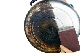 锅底黑垢太难去除，老保姆教你一绝招，分分钟旧锅变新锅视频封面